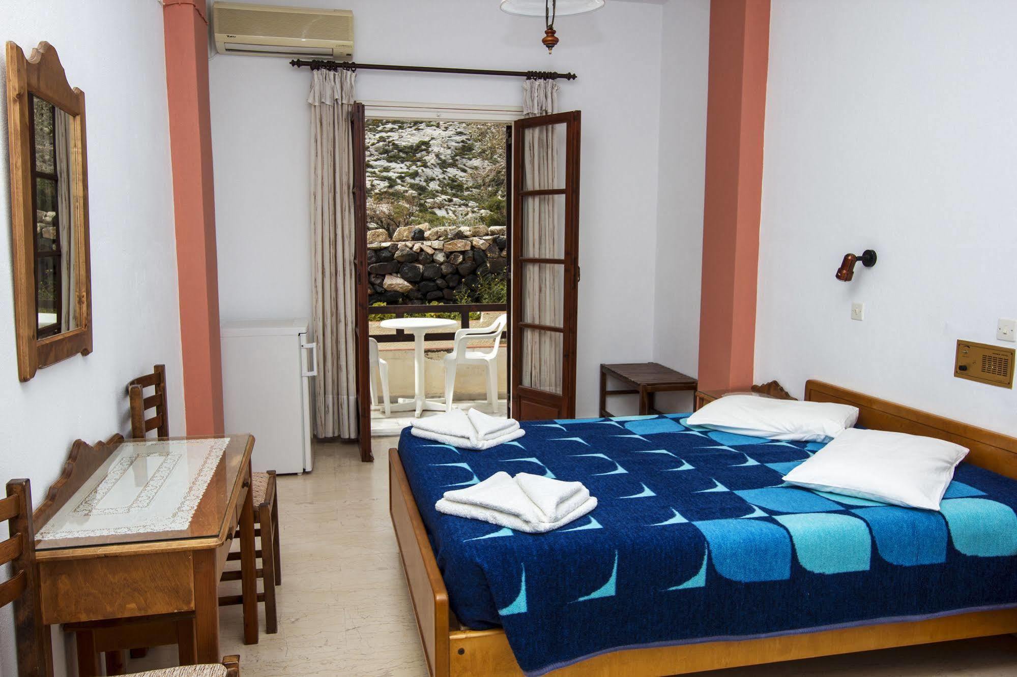 Hotel Adonis (Adults Only) Kamári Dış mekan fotoğraf