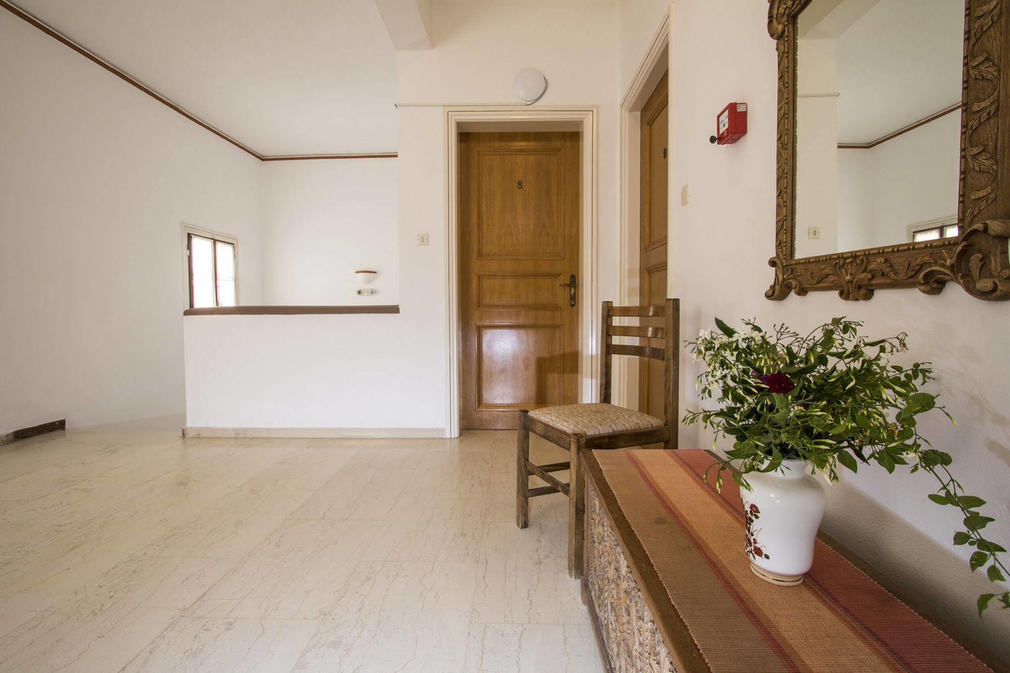 Hotel Adonis (Adults Only) Kamári Dış mekan fotoğraf