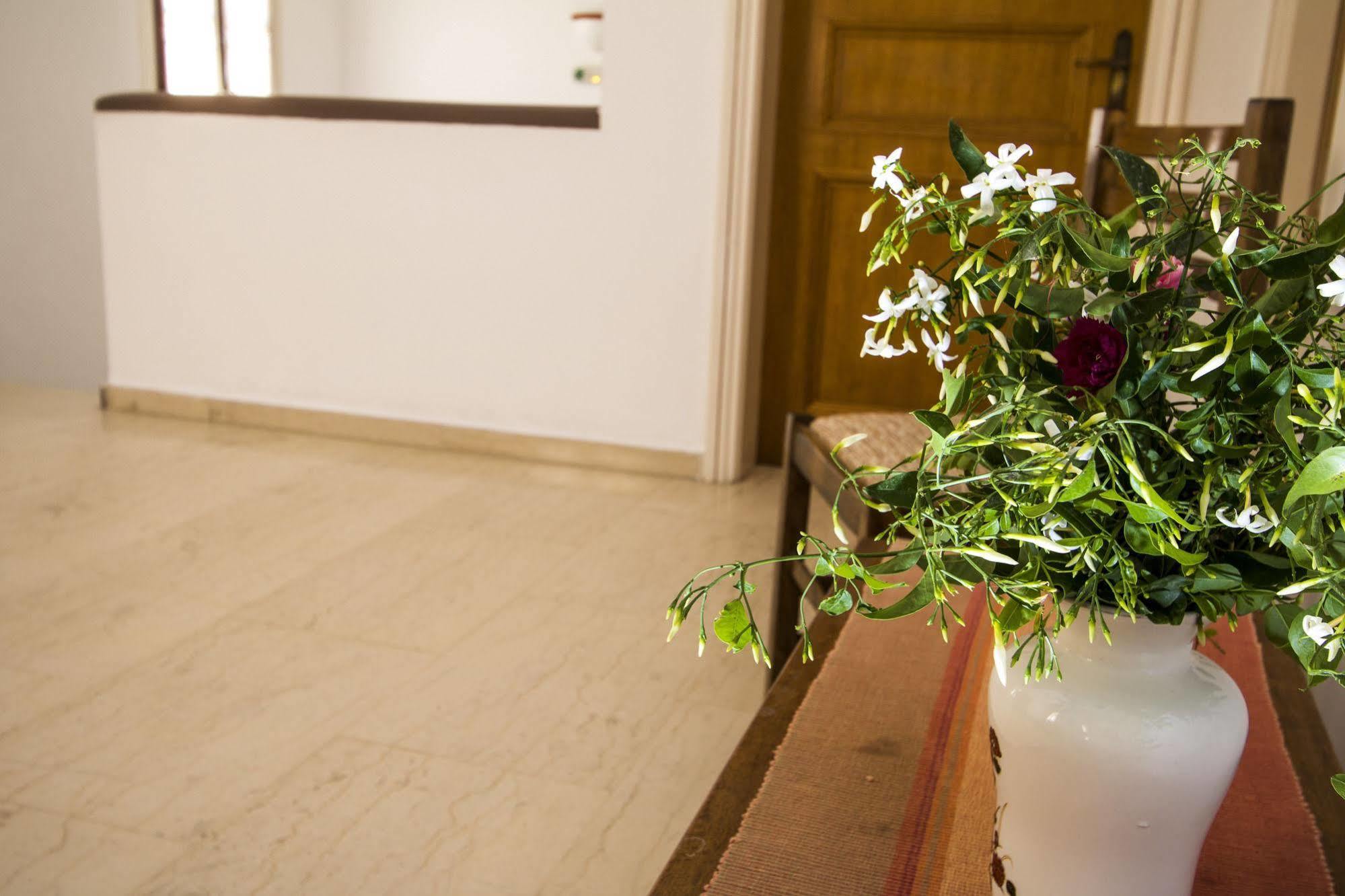 Hotel Adonis (Adults Only) Kamári Dış mekan fotoğraf