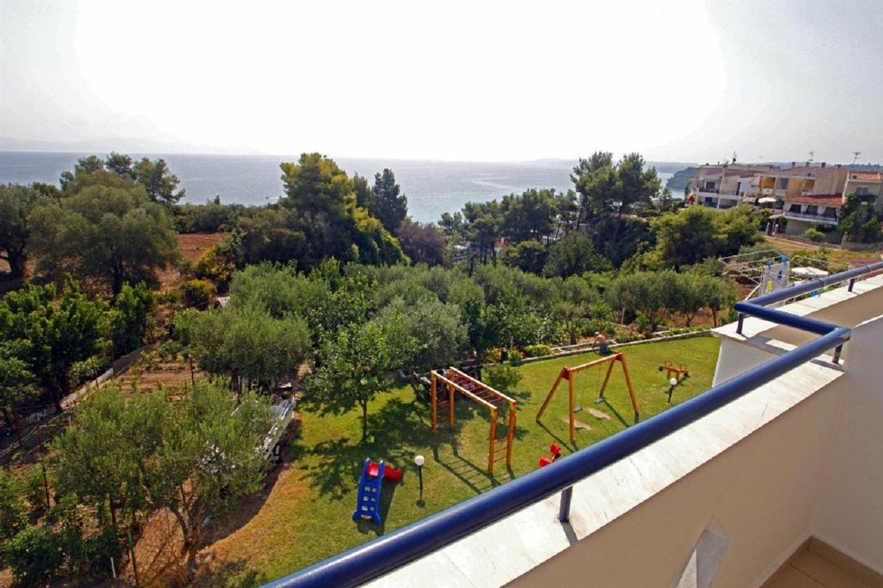 Hotel Adonis (Adults Only) Kamári Dış mekan fotoğraf